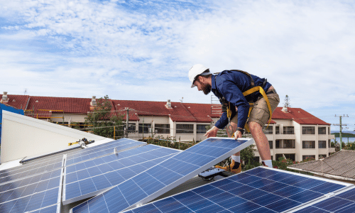 Zonnepanelen leggen Carefos Academy